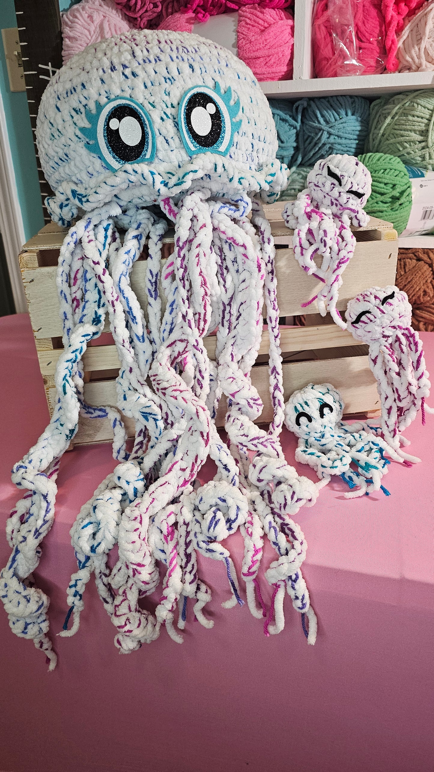 Mama Jellyfish & Babies 🪼 🪼🪼🪼